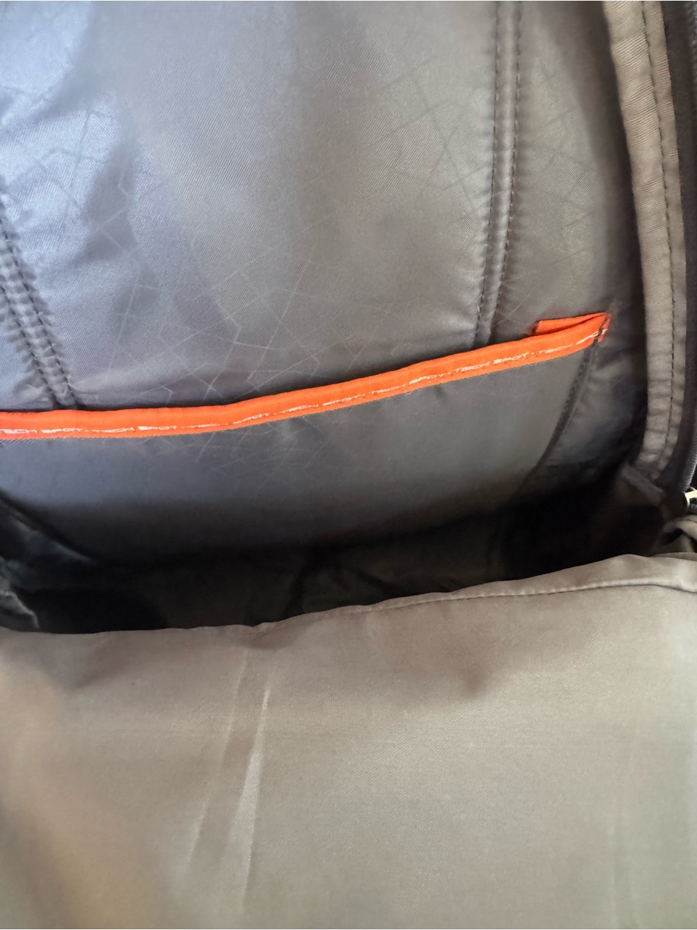 High Sierra backpack - Picture 4 of 6